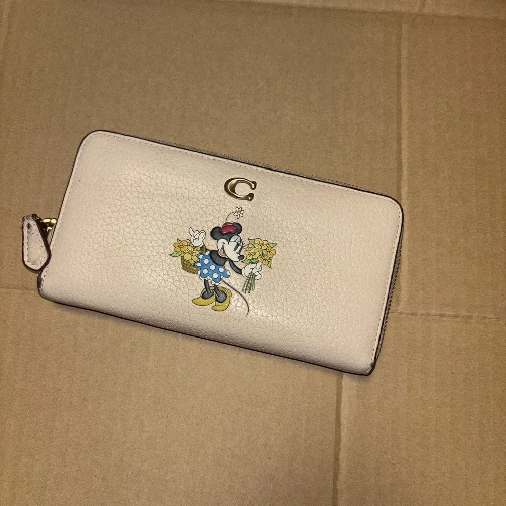 Used Disney Coach Accordion Zip Wallet Minnie Mouse Rare Beige